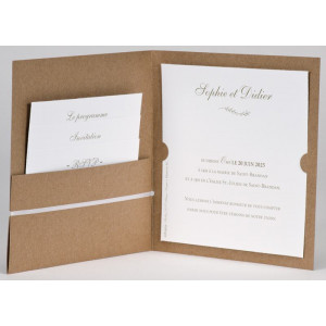 Faire-part de mariage kraft avec une grande carte blanche à l'intérieur et trois plus petites, pour les invitations