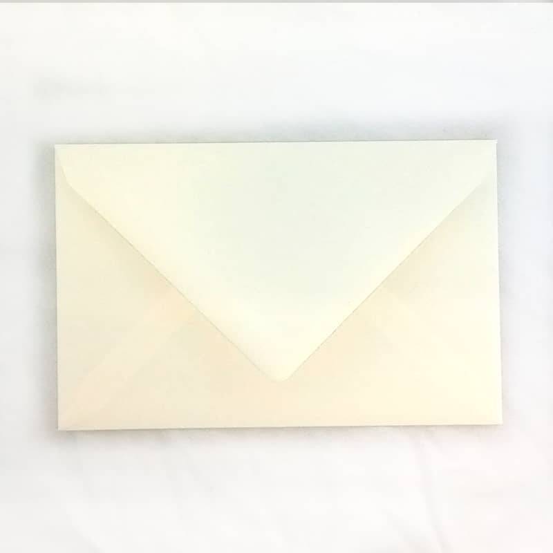 25 enveloppes 14x19 cm, grammage 120g/m², enveloppe 14x19, couleur : ivoire  - blanc cassé avec languette pointue pour carte 13x18 cm : :  Fournitures de bureau