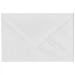 Enveloppe blanc perle avec de jolis reflets nacrés.
