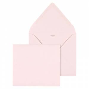 Enveloppe rose nude, couleur très douce, avec fermeture en triangle gommée