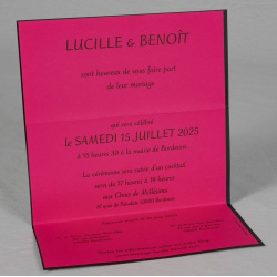 Faire-part offrant un éclatant intérieur fuchsia sur lequel imprimer votre annonce mariage