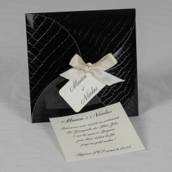Faire-part pochette effet croco noir brillant pour une annonce mariage qui marquera les esprits.