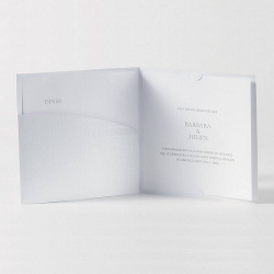 Faire-part de mariage ouvert laissant apparaitre ses cartons d'invitation blanc à personnaliser.