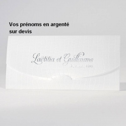 Possibilité d'inscrire vos prénoms en argenté sur la couverture effet crocodile de ce faire-part mariage blanc