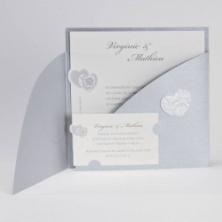 Faire-part mariage pochette ouverte laissant apparaitre les cartons d'invitation