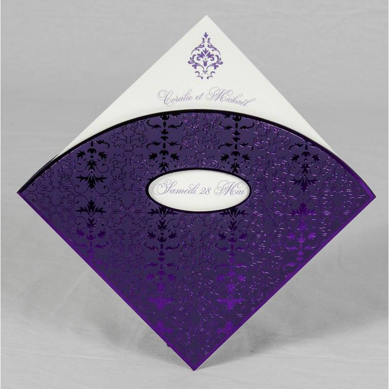 Faire-part pochette en losange couleur mauve avec vernis métallisé violet