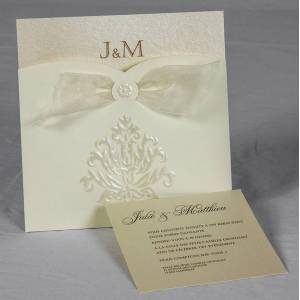Faire-part mariage style vintage en forme de pochette avec arabesque nacrée