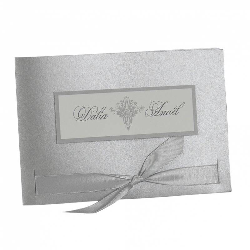 Faire-part argenté pour annoncer votre mariage de façon élégante. Faire-part argenté pour annoncer votre mariage de façon élégante.