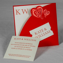 Faire-part mariage pochette rouge et cœurs rouge métallisé avec invitation à personnaliser.