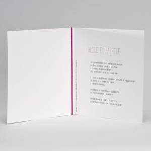 Faire-part de mariage blanc avec ruban fuchsia. La date du mariage est annoncée par vos enfants.