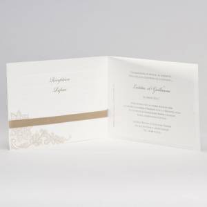 Faire-part de mariage ouvert avec un texte pour annoncer votre cérémonie et deux cartons d'invitation