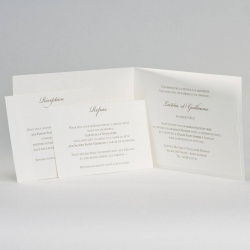 Faire-part ouvert où l'on peu voir trois cartons avec texte personnalisé pour annoncer votre mariage