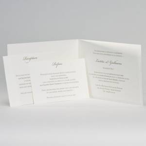 Faire-part ouvert où l'on peu voir trois cartons avec texte personnalisé pour annoncer votre mariage