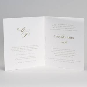Faire-part de mariage blanc, ouvert où l'on peut voir un texte d'annonce mariage personnalisé