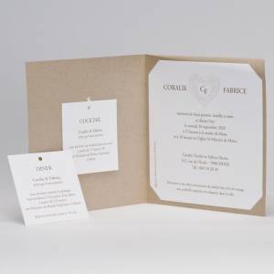 Faire-part de mariage kraft ouvert avec cartes d'invitation à personnaliser.