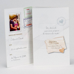 Faire-part en forme de passeport en trois volets pour annoncer le plus beau des voyages : votre mariage