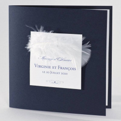 Faire-part de mariage classique chic, bleu marine et blanc avec plume blanche