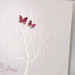 Détail de la couverture du faire-part : les papillons formant l'arbre sont en relief