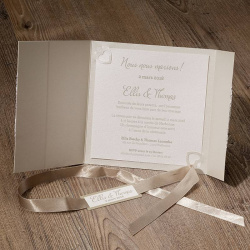 Faire-part ouvert avec carton pour annoncer la date de votre mariage