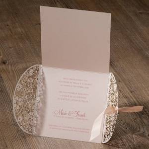 intérieur du Faire-part mariage romantique rose pochette fleurs façon dentelle Belarto Love 726072