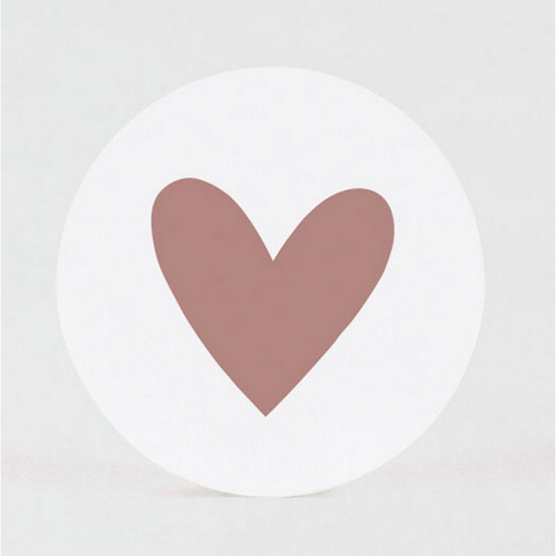 Timbre de scellage autocollant avec un cœur couleur vieux rose sur fond blanc Timbre de scellage autocollant avec un cœur couleur vieux rose sur fond blanc