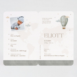 Intérieur du faire-part passeport montgolfière avec texte d'exemple d'annonce naissance