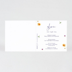 Intérieur du faire-part avec un texte d'exemple d'annonce naissance décoré de fleurs