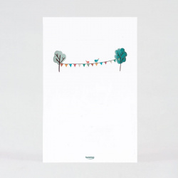 Verso du faire-part avec illustration guirlande colorée tendue entre deux arbres