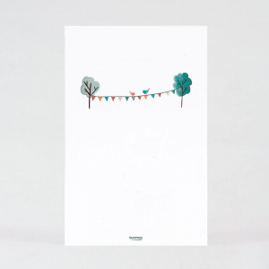 Verso du faire-part avec illustration guirlande colorée tendue entre deux arbres