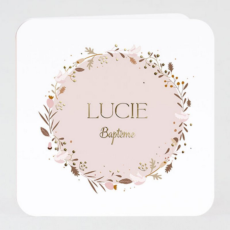 Faire-part élégant pour baptême ou naissance, couronne de fleurs dorées sur fond rose pâle Faire-part élégant pour baptême ou naissance, couronne de fleurs dorées sur fond rose pâle
