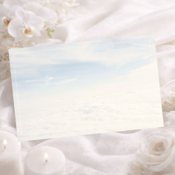 Carte remerciement deuil illustrée d'un ciel bleu et de nuages blancs