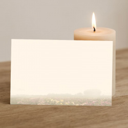 Carte remerciement après condoléances champs de fleurs dans la brume