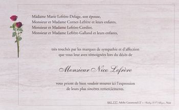 Exemple de mise en page et d'information à mettre dans le texte d'une carte remerciement décès rose rouge et veines de bois clair