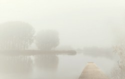 Carte remerciement décès lac et forêt dans la brume